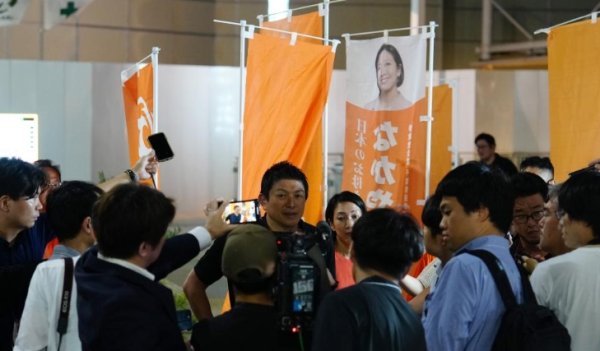 泛策略 日本自民党讨论提前举行总裁选举